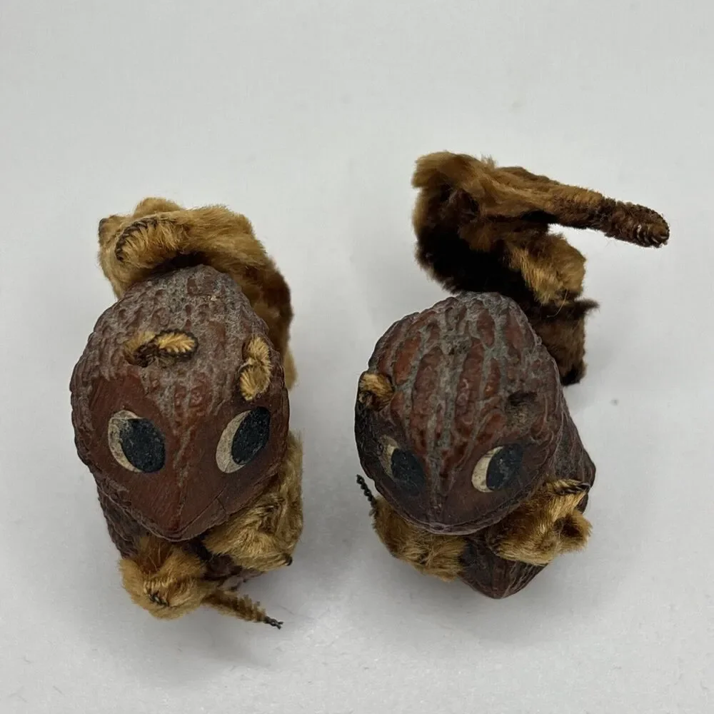VINTAGE ANTIQUE SALT AND PEPPER SHAKERS SQUIRRELS MADE FROM WALNUTS RARE